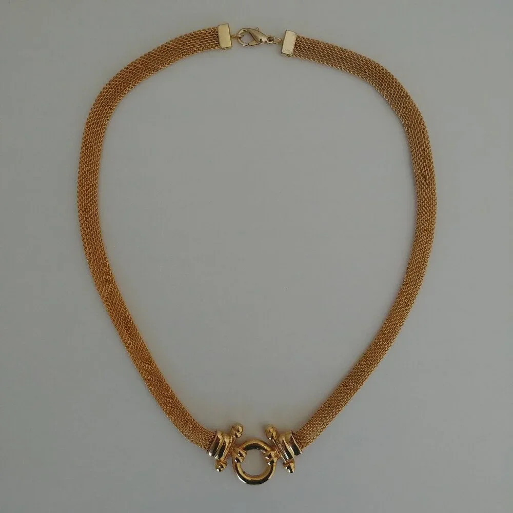 Short mesh style gold tone necklace faux clasp pendant - Picture 5 of 10